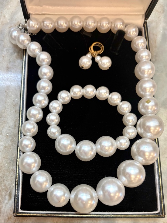 Jewelry - NEW! Faux Pearls